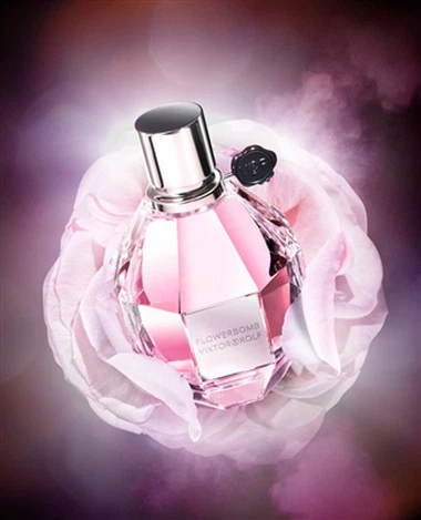 Étui de conception de flacon de parfum : fusion fantastique d'éléments dramat...