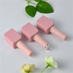 Vernis à ongles en bouteilles carrées