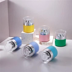 Contenant de voyage sous vide pour produits cosmétiques